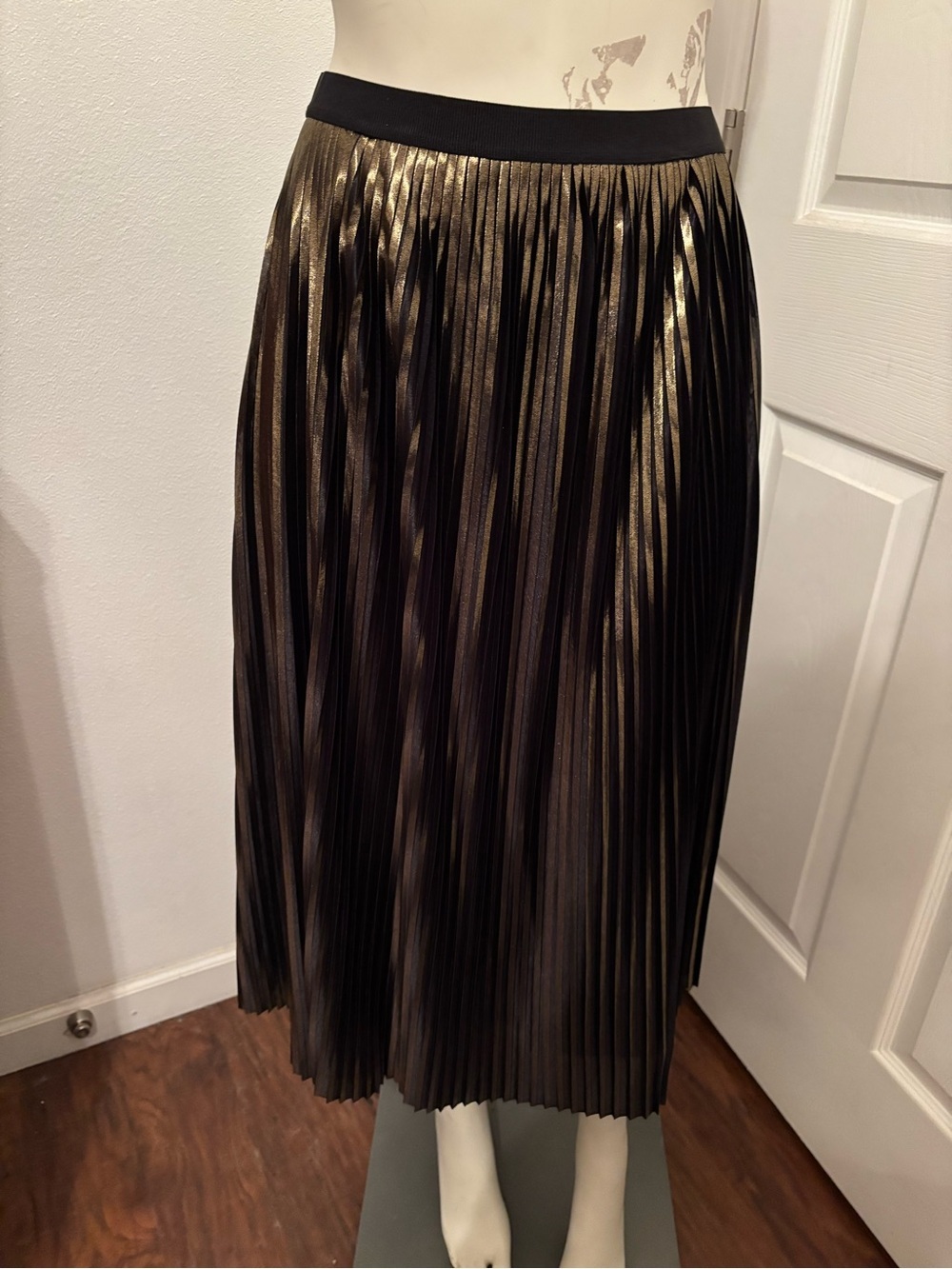 Lane Bryant Midi Skirt Black & Metallic Gold Pleated 26/28 NWT - Picture 4 of 5